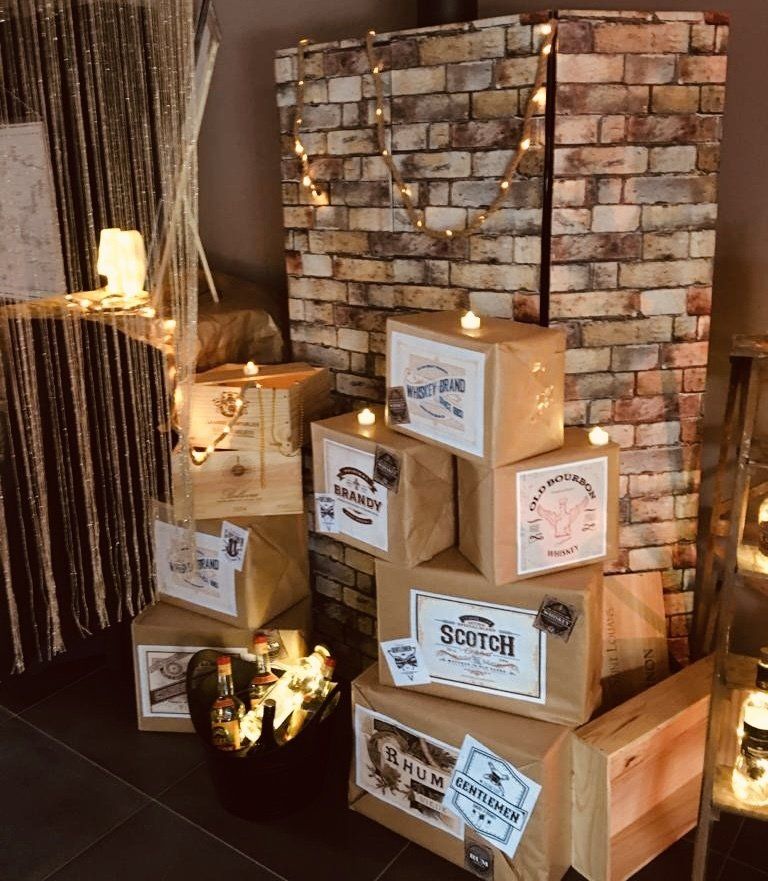 une décoration immersive pour un anniversaire Peaky Blinders