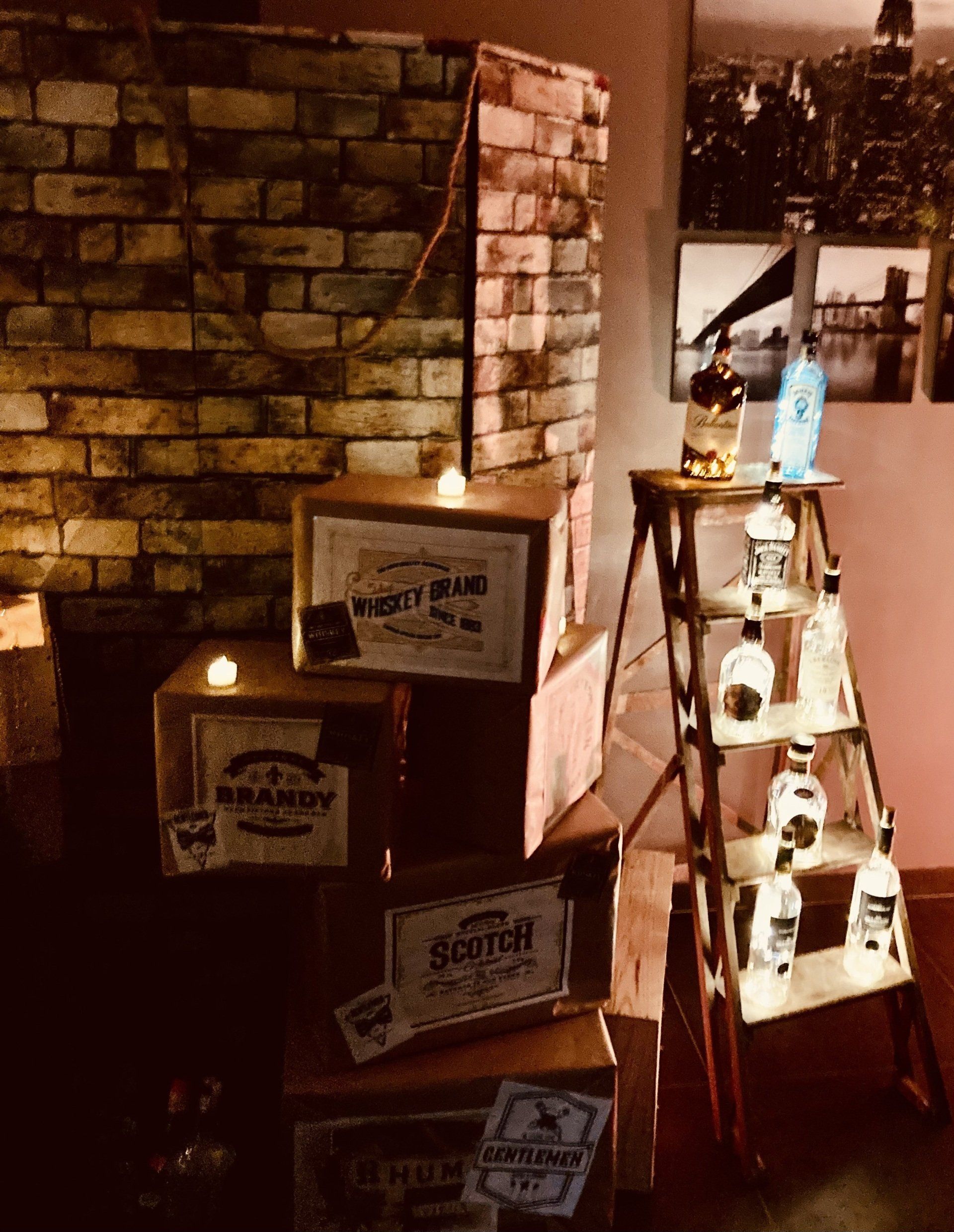 Une décoration immersive pour un anniversaire Peaky Blinders