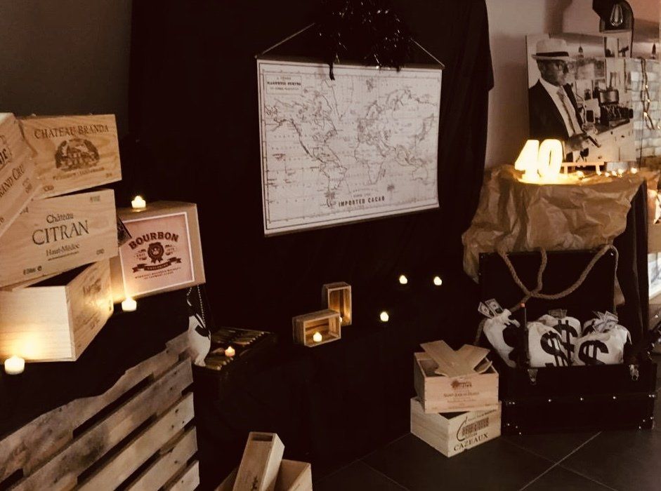 Une décoration immersive pour un anniversaire Peaky Blinders