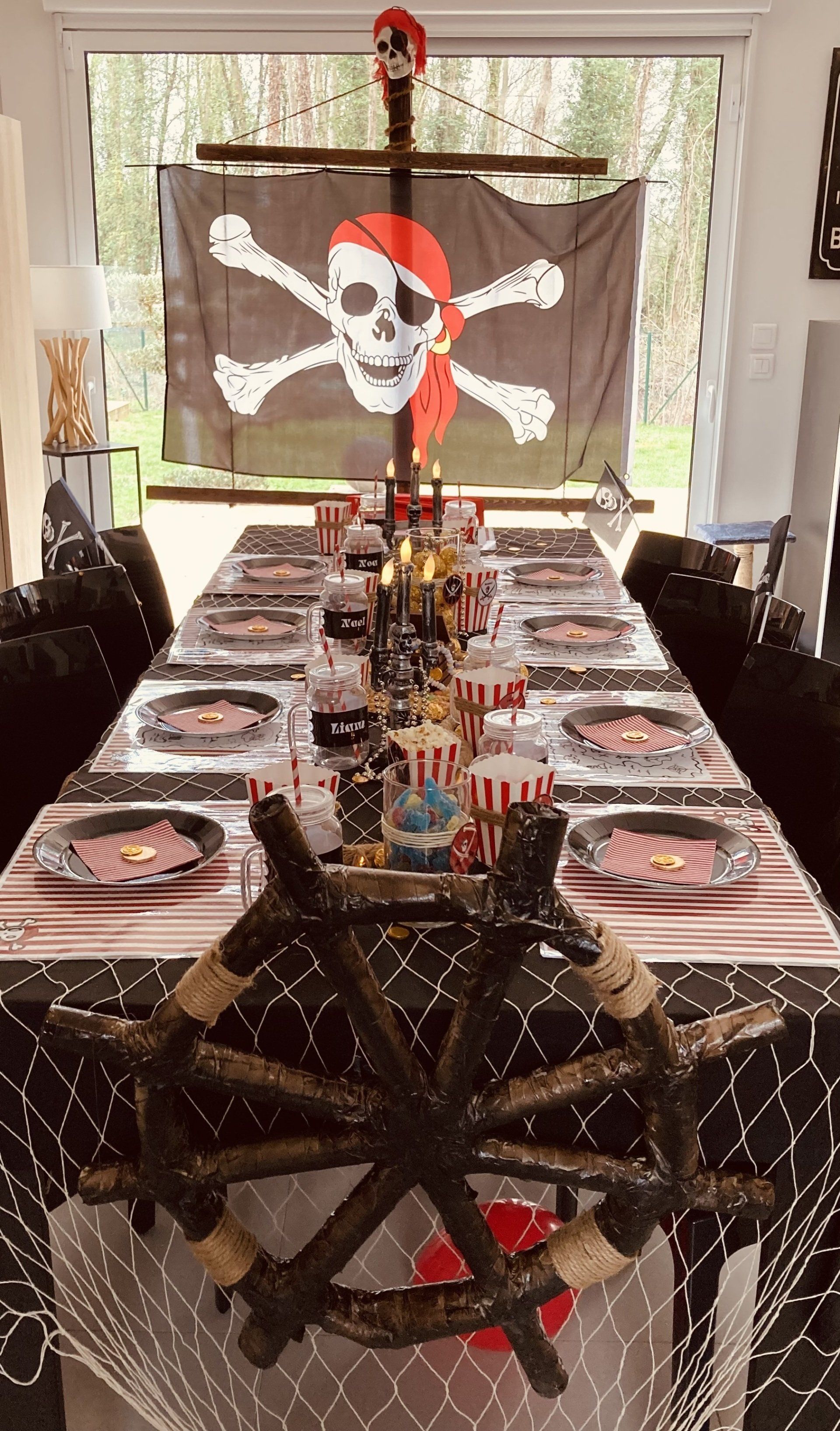 Tous des pirates pour monter à bord de se navire amarré en Essonne pour un anniversaire immersif