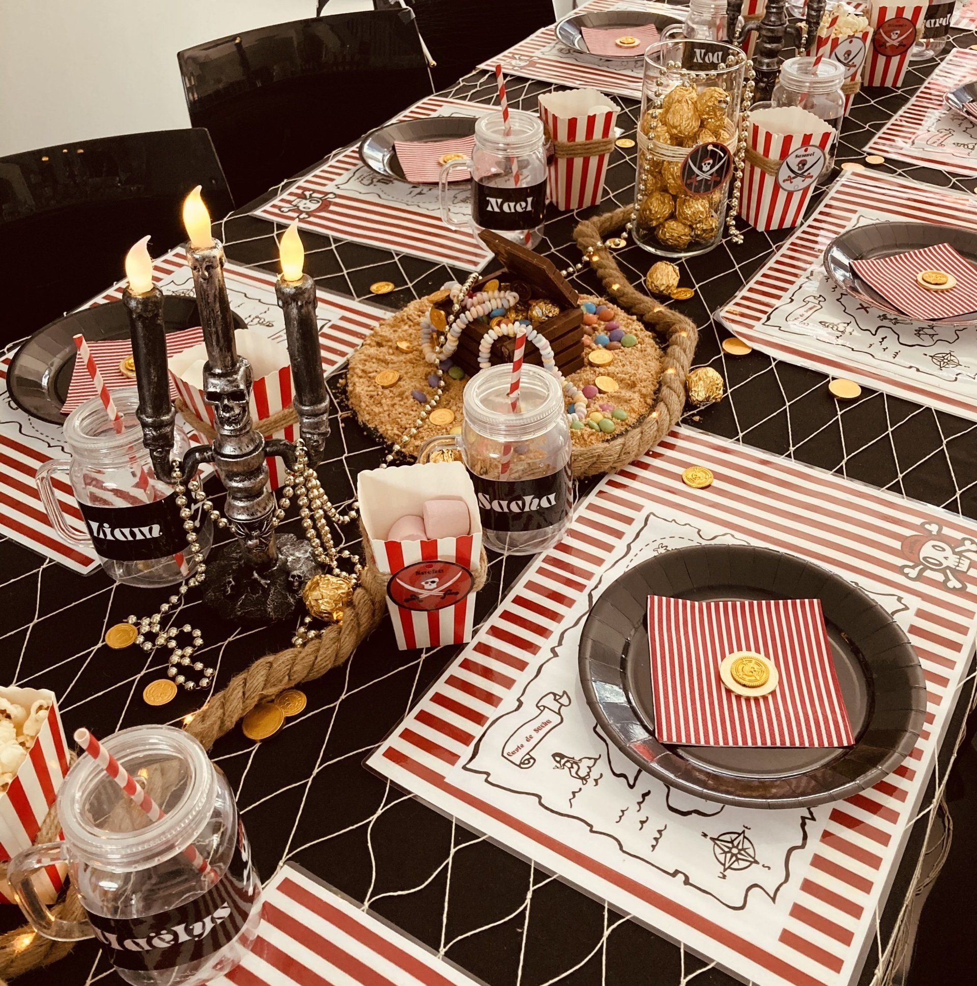 Tous des pirates pour monter à bord de se navire amarré en Essonne pour un anniversaire immersif