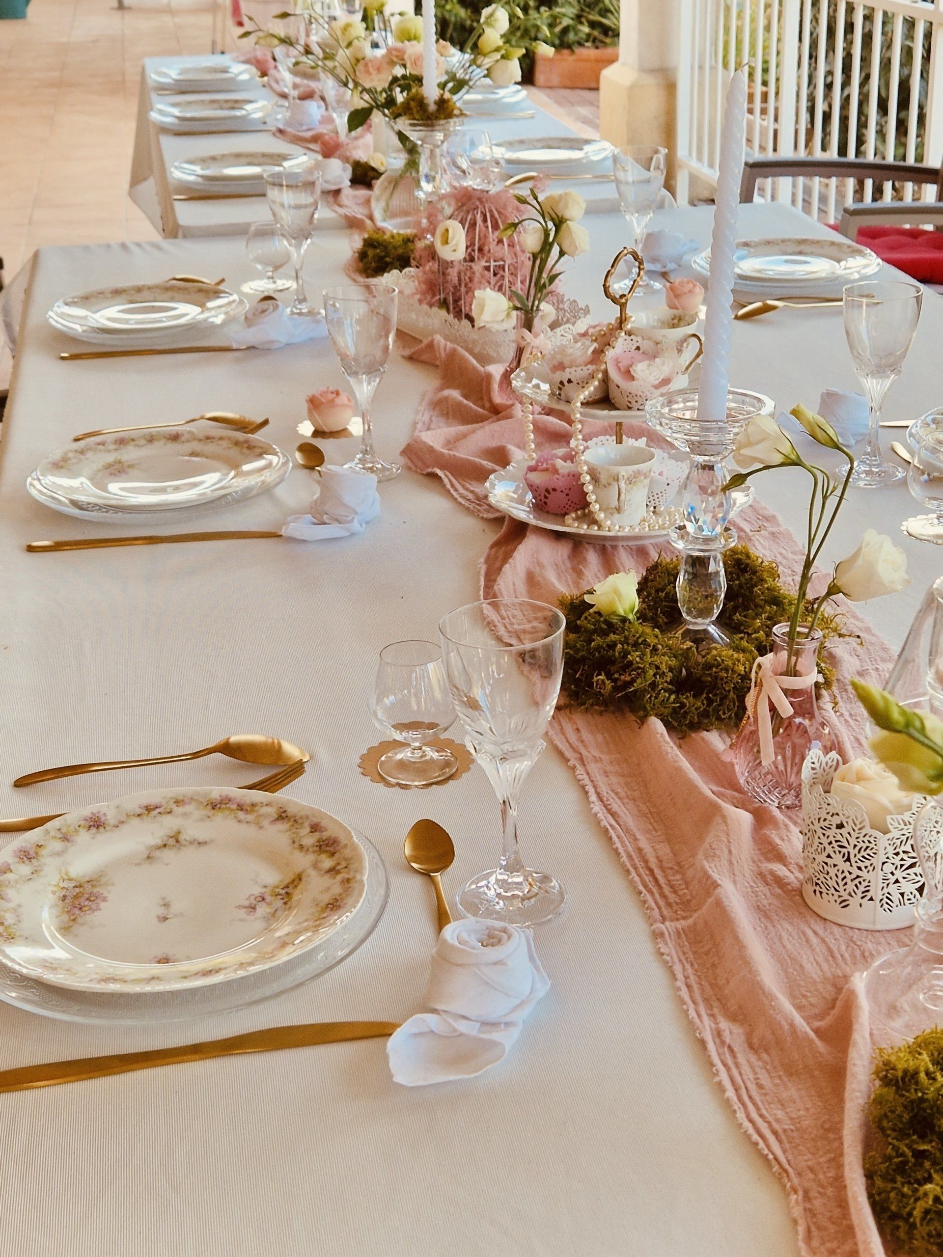 Un anniversaire sweety, girly pour les 1 an d'une petite fille. Location de vaisselle en porcelaine en Essonne