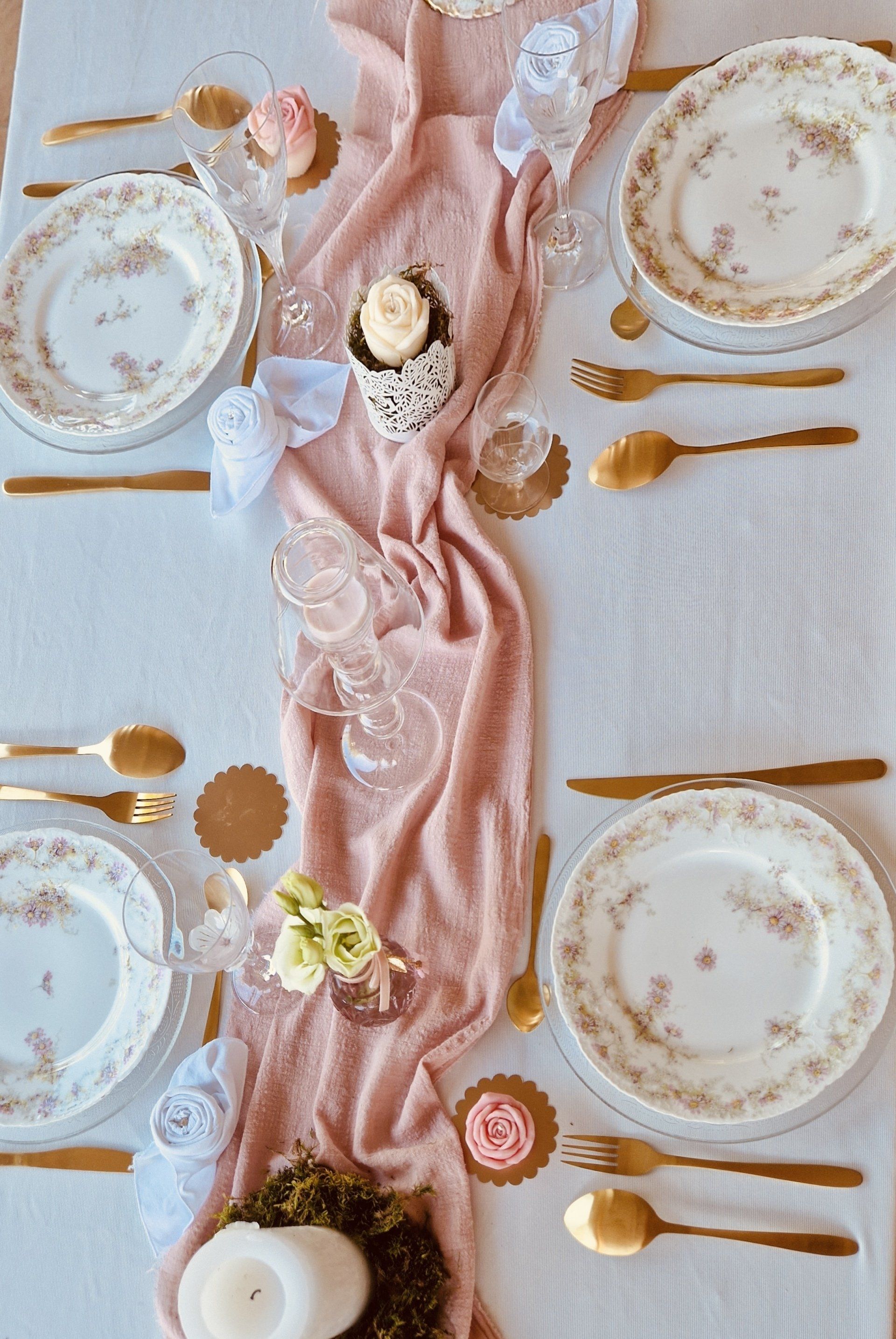 Un anniversaire sweety, girly pour les 1 an d'une petite fille. Location de vaisselle en porcelaine en Essonne