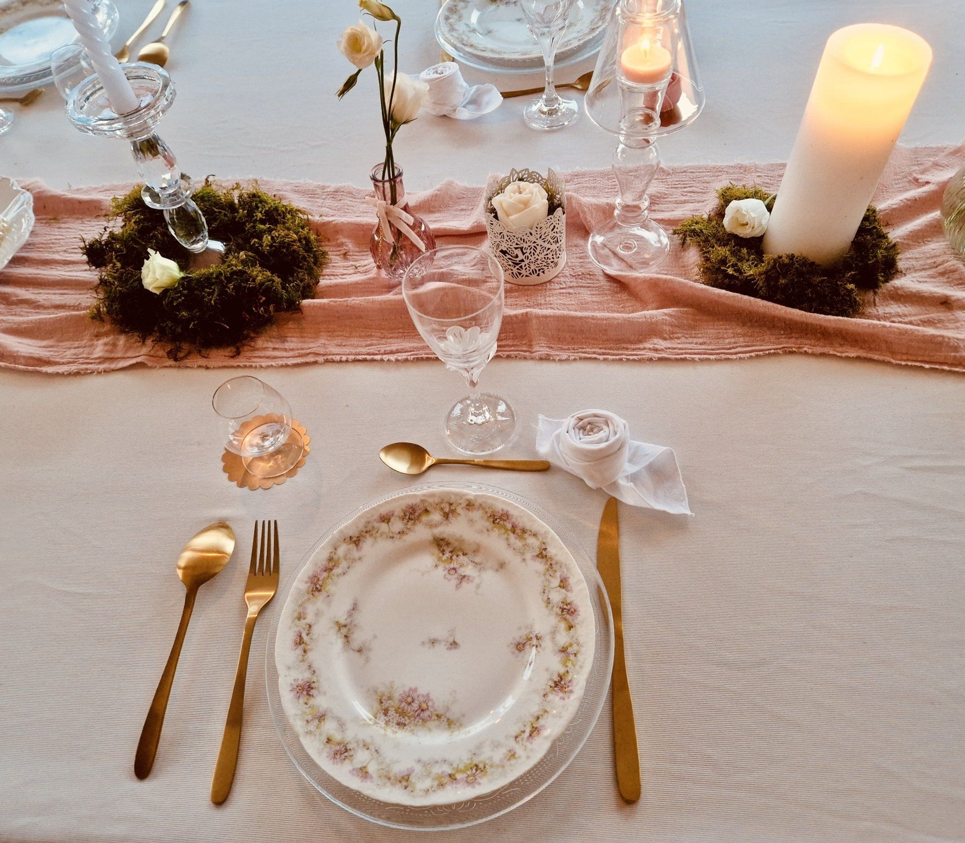 Un anniversaire sweety, girly pour les 1 an d'une petite fille. Location de vaisselle en porcelaine en Essonne