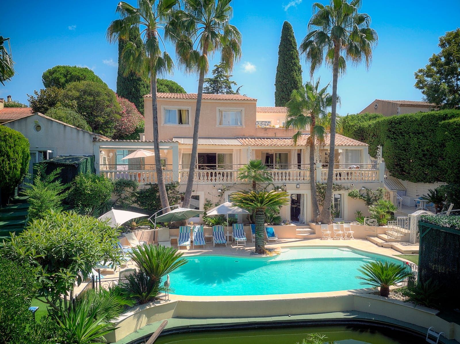 VILLA MÉVANIA – Luxe, Bien-être et Espace pour 20 personnes à Antibes