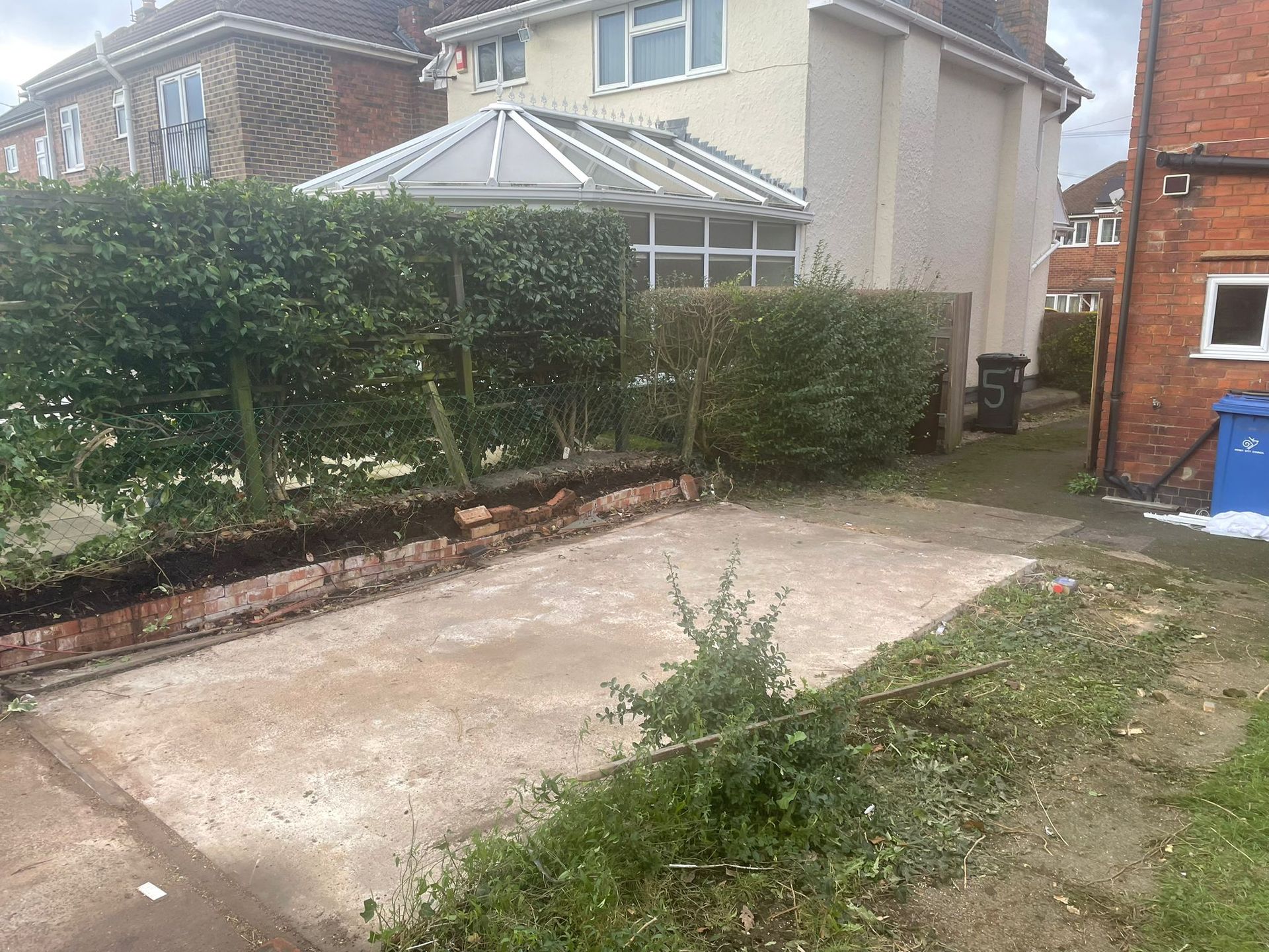 an image showing an asbestos garage has been removed and there is nothing left in the back garden