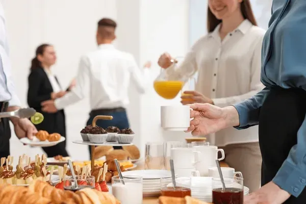 Los beneficios de ofrecer un desayuno para empresas a tus empleados.
