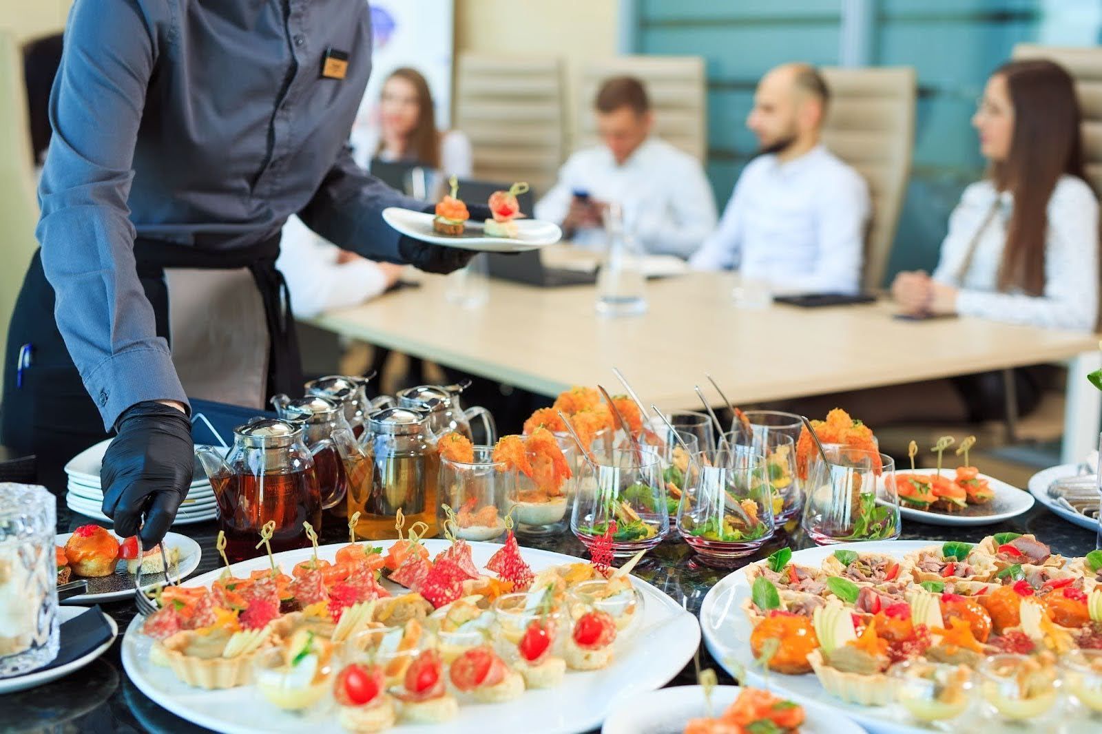 Beneficios de contratar un catering profesional para empresas
