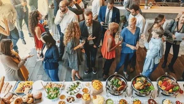 ¿Por qué contar con un catering para networking?