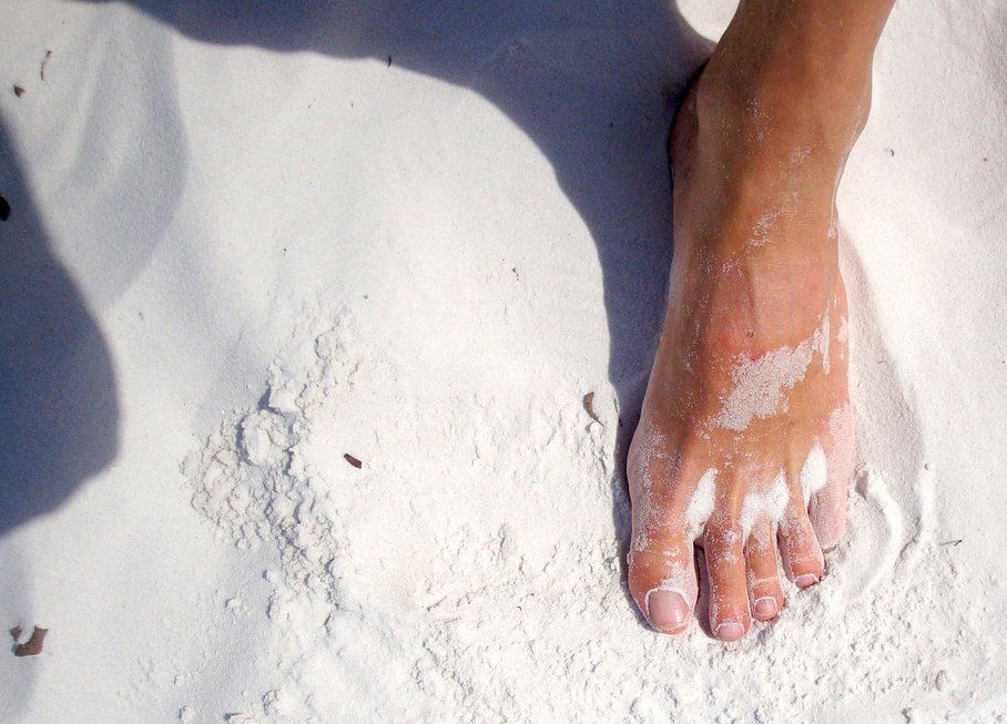 Infradito e ciabatte costruite con il plantare ortopedico incorporato.