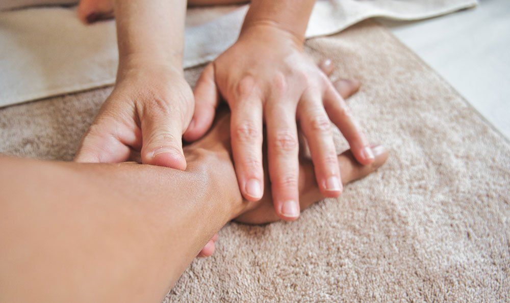 Digitopressione, 3 punti da conoscere per migliorare sonno ed umore