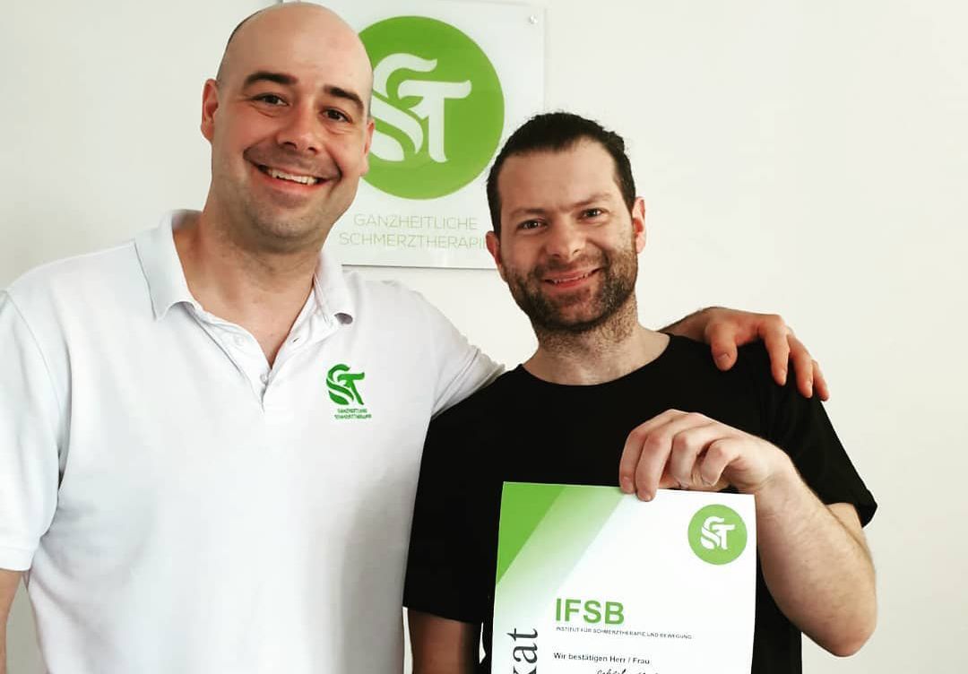 Erfahrungsbericht Robert H. Teilnehmer der GST Schmerztherapieausbildung mit Hr. Weber und Zertifikat Erfahrungsbericht Robert H. Teilnehmer der GST Schmerztherapieausbildung mit Hr. Weber und Zertifikat