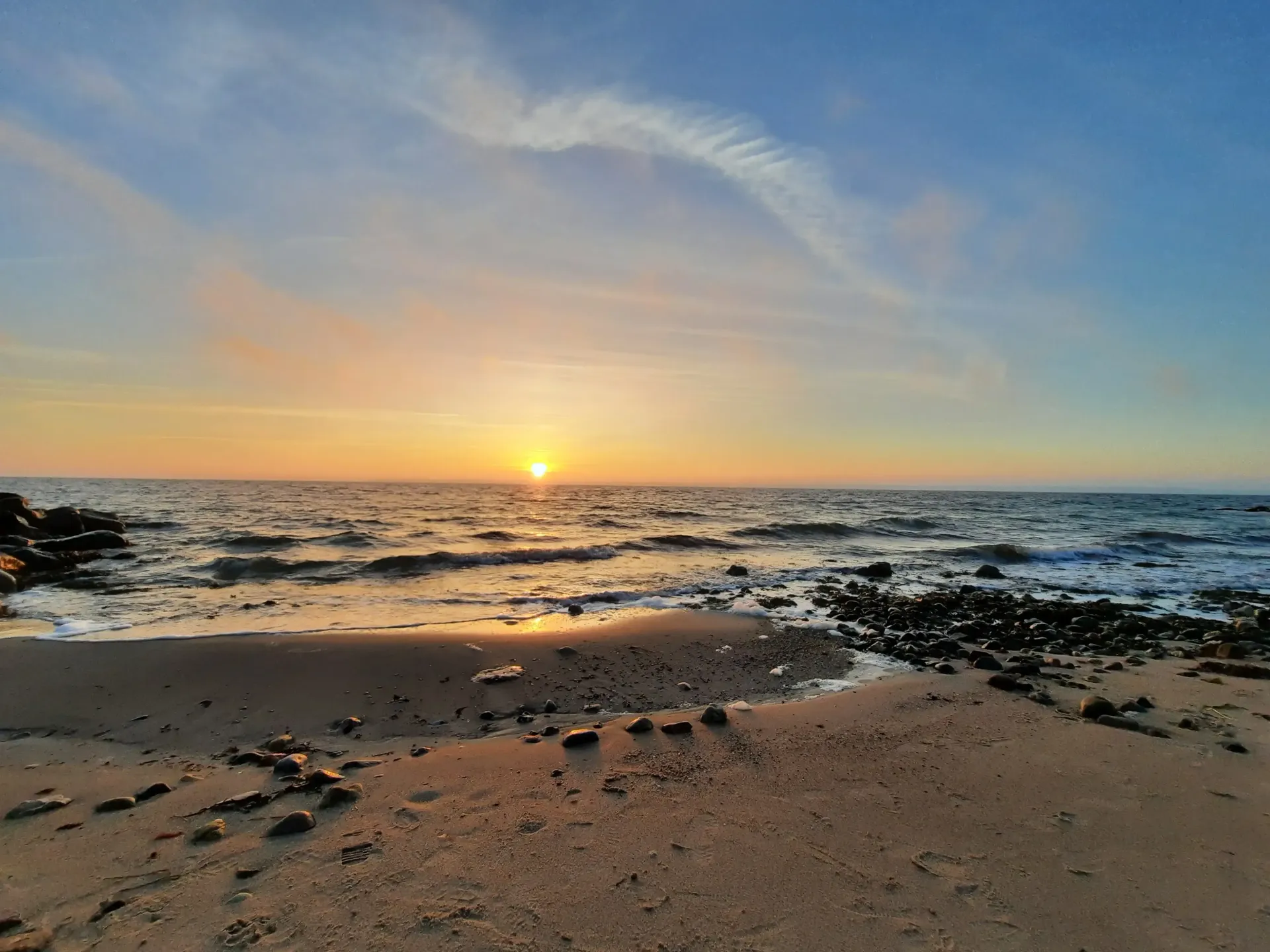 Sonnenaufgang an der Ostsee am Ostseecamp Lehmberg in Waabs. Campingplatz in Schleswig-Holstein.