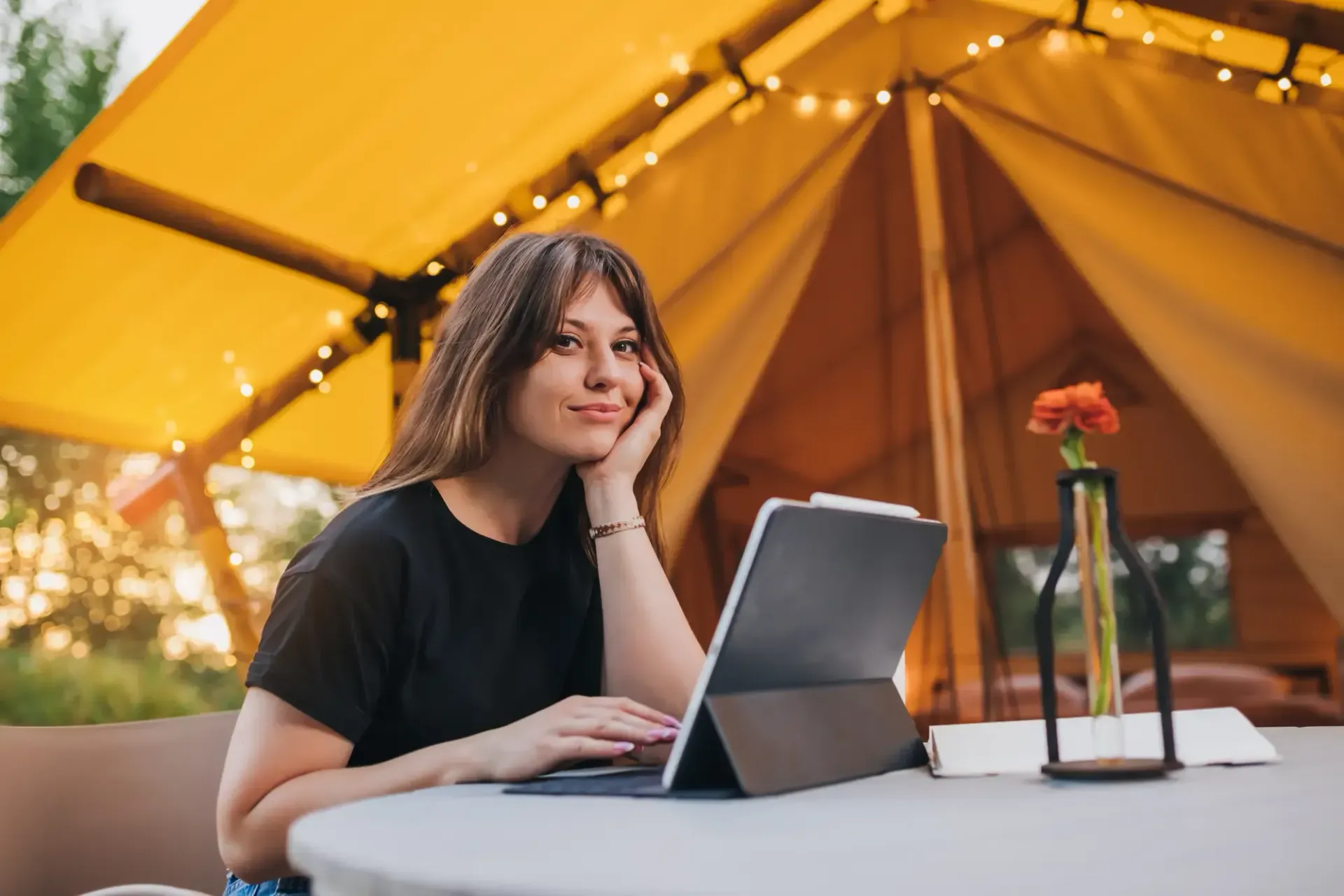 Homeoffice auf dem Campingplatz. Auf dem Ostseecamp Lehmberg kriegen Sie das. Unser Campingplatz liegt direkt an der Ostsee, sodass das Homeoffice wirklich entspannt wird.