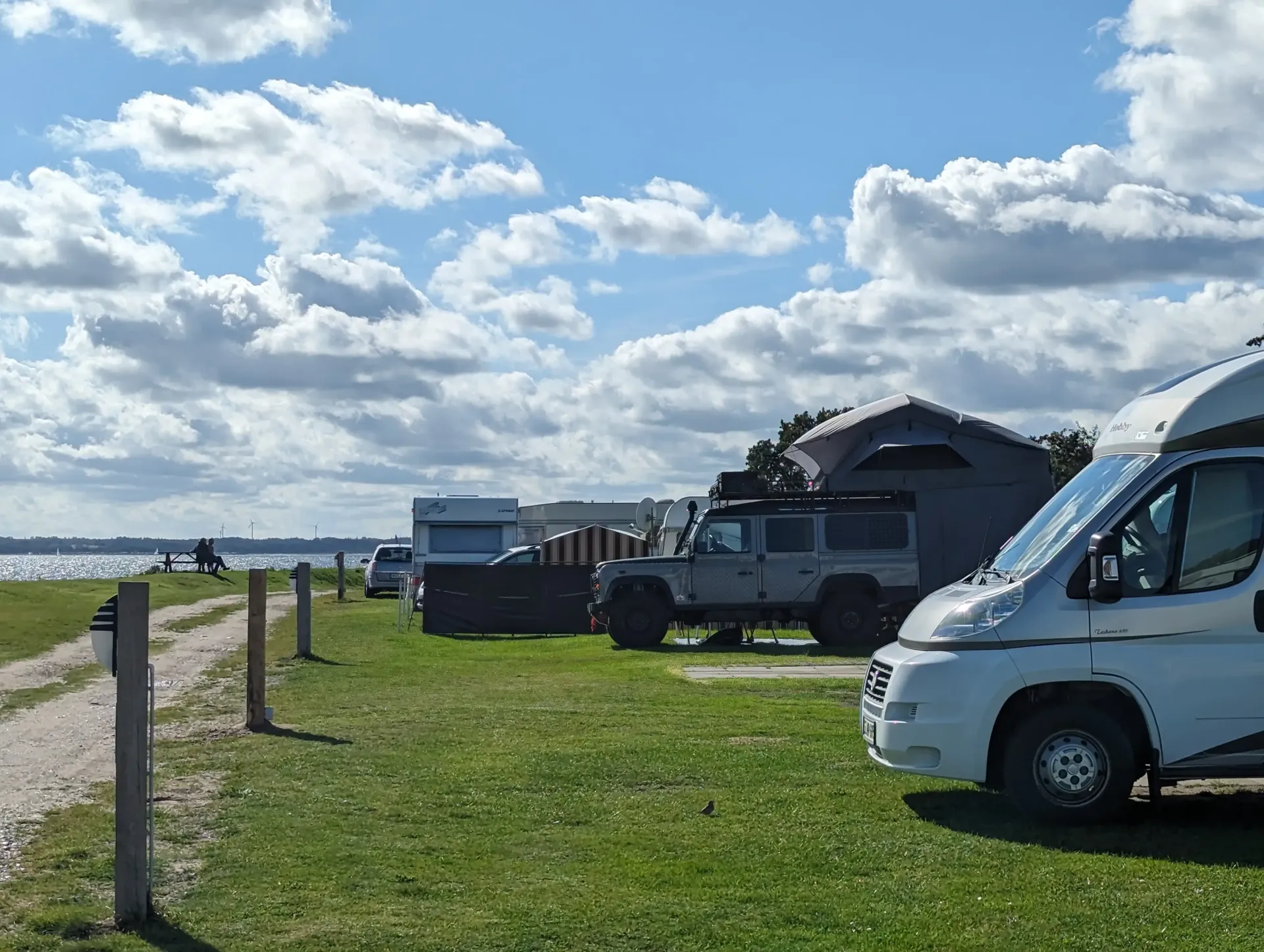 Wohnmobil und Wohnwagen auf dem Ostseecamp Lehmberg, dem Campingplatz an der Ostsee.