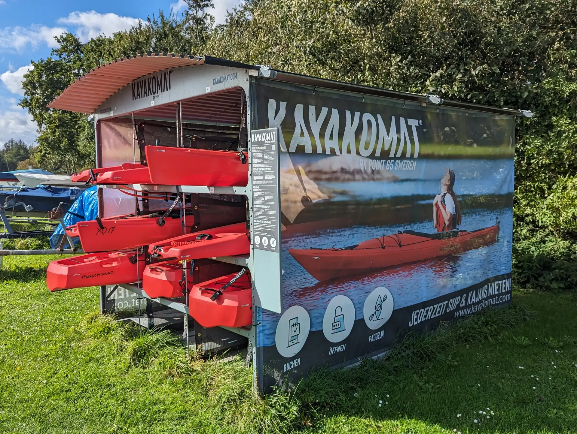 Kajaks zum Ausleihen an der Ostsee beim Ostseecamp Lehmberg.