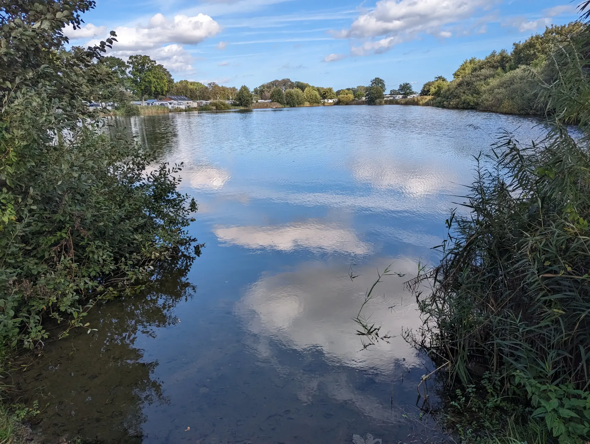 Angelsee auf dem Campingplatz Ostseecamp Lehmberg an der Ostsee