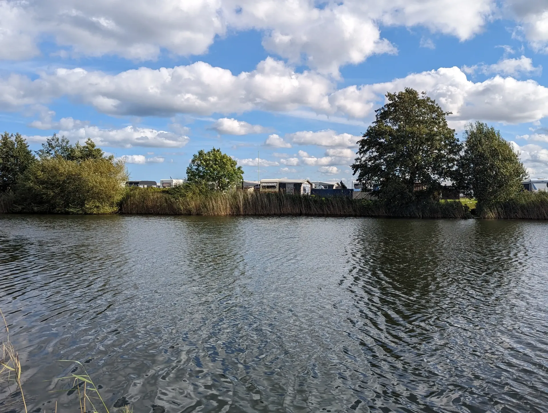 Angelsee auf dem Campingplatz Ostseecamp Lehmberg in Waabs.