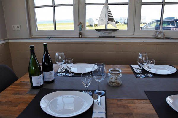 Blick aus dem Restaurant auf dem Ostseecamp Lehmberg, einem Campingplatz an der Ostsee.