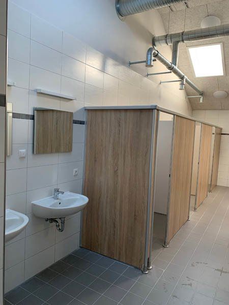 Sanitäranlagen, Duschen, Toiletten im Ostseecamp Lehmberg, einem Campingplatz an der Ostsee in Waabs.