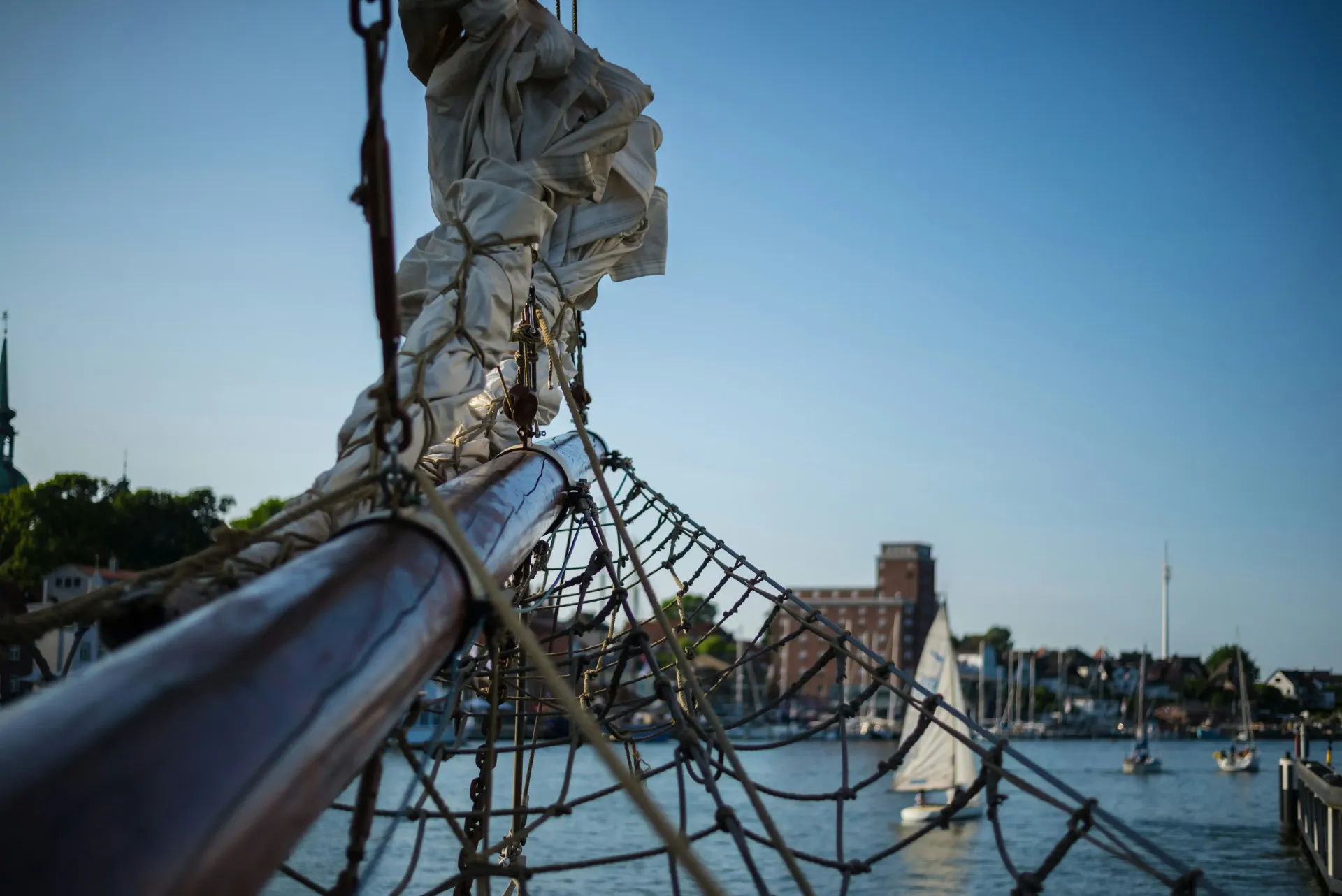 Segelschiff in Kappeln. Foto: Orbtal Media
