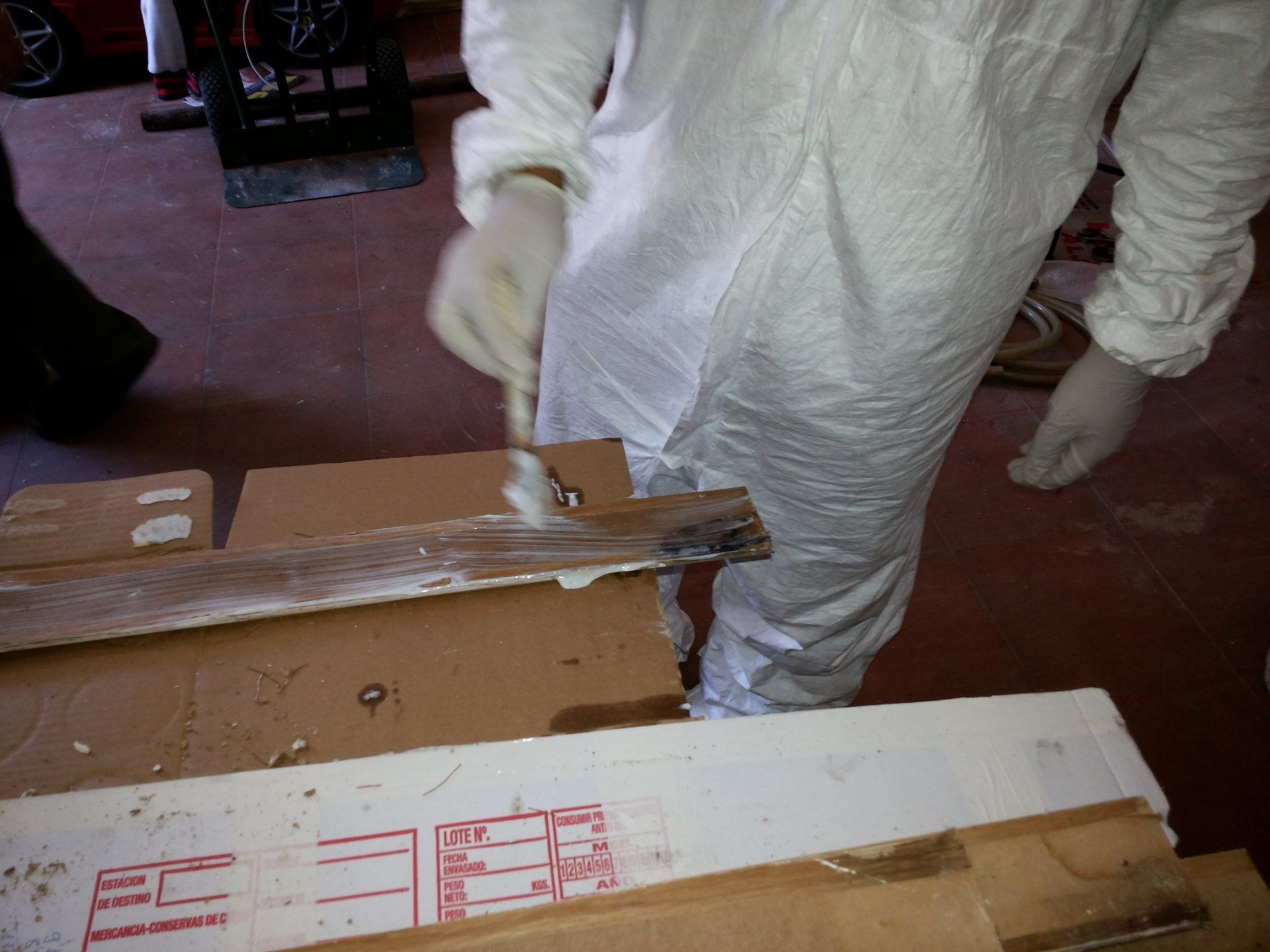 Tratamiento anti carcoma con gel protector de madera