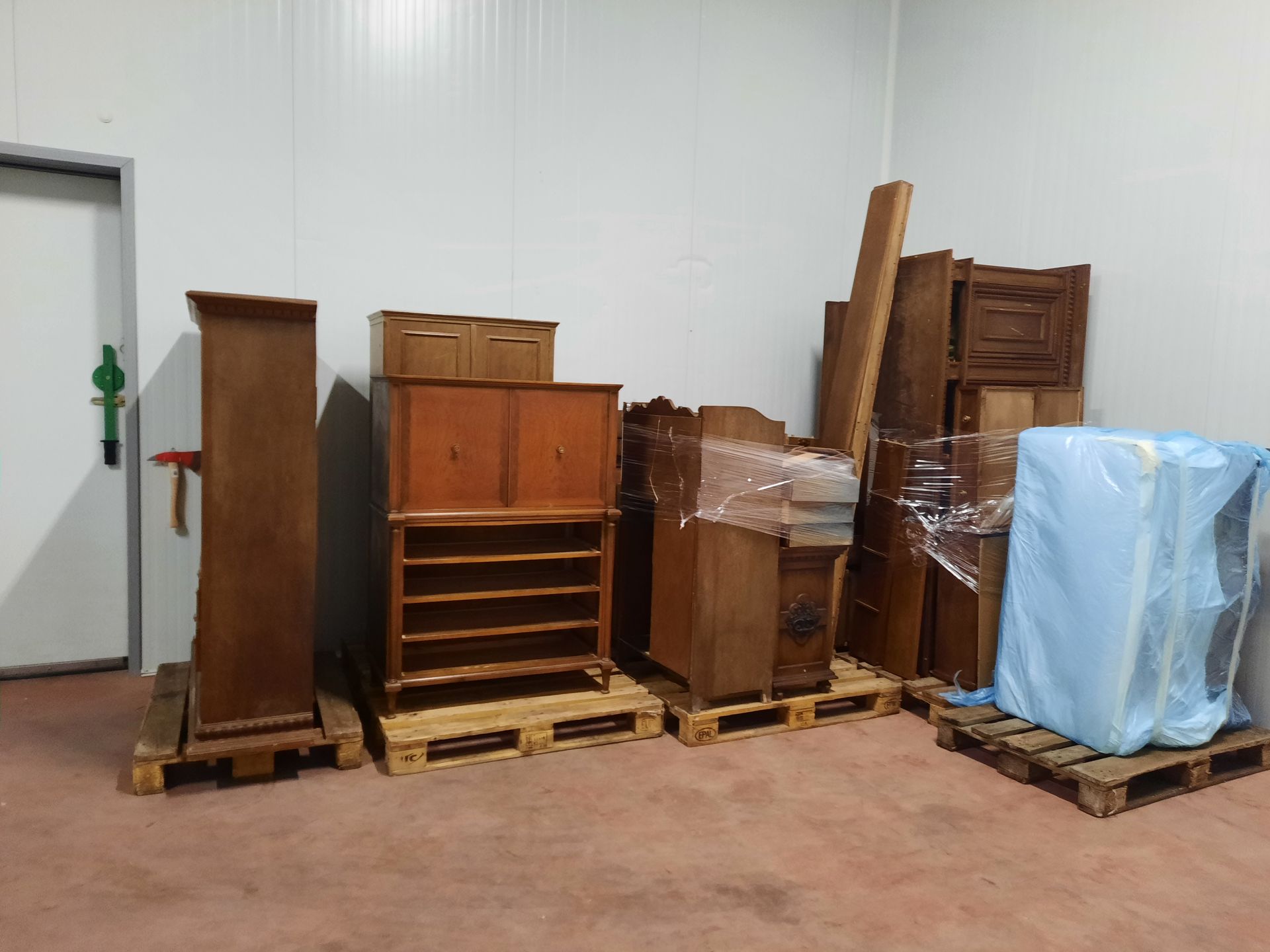 Muebles en cámara de congelación para eliminar carcoma