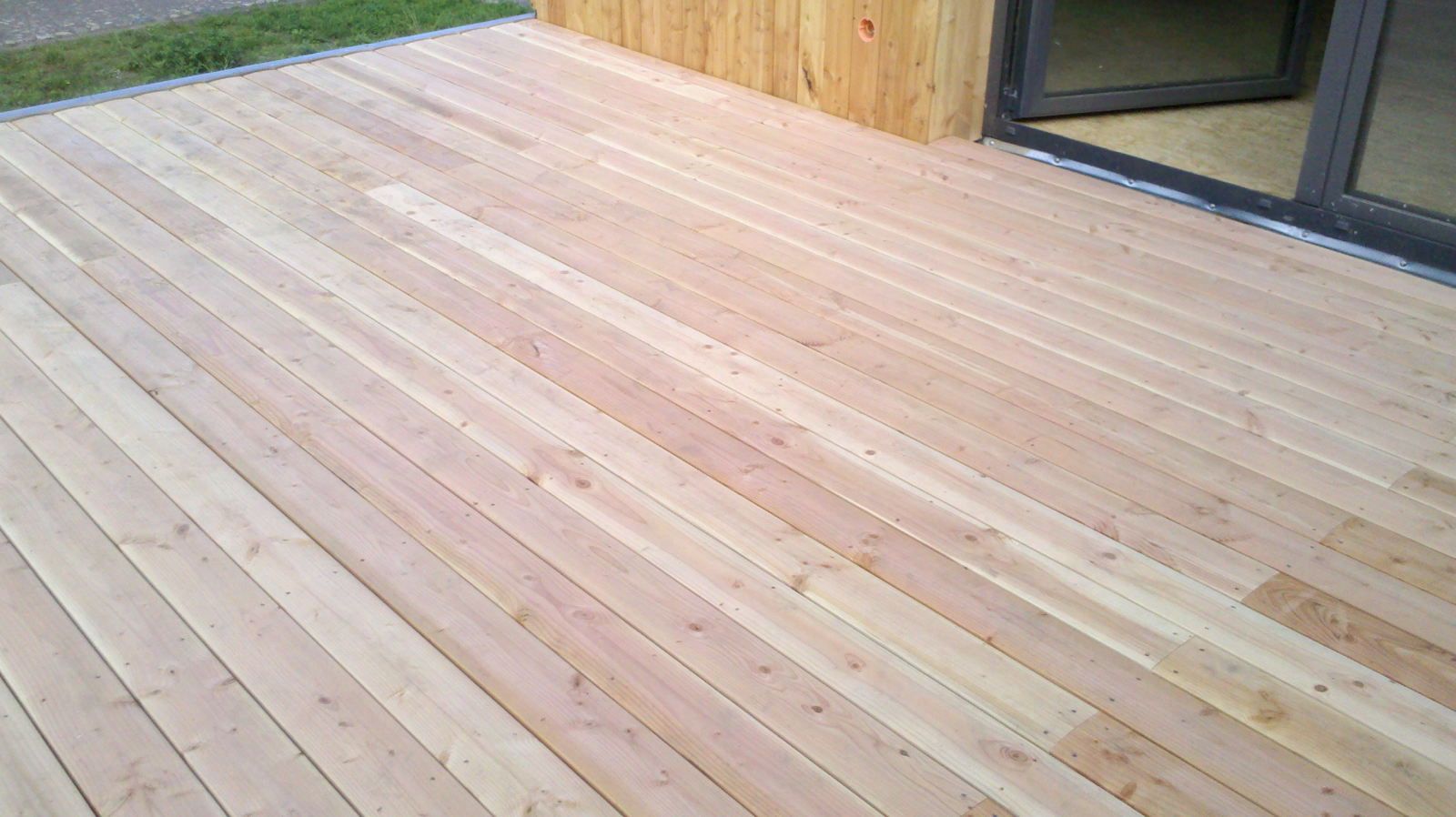 Terrasse aus Douglasienholzdielen