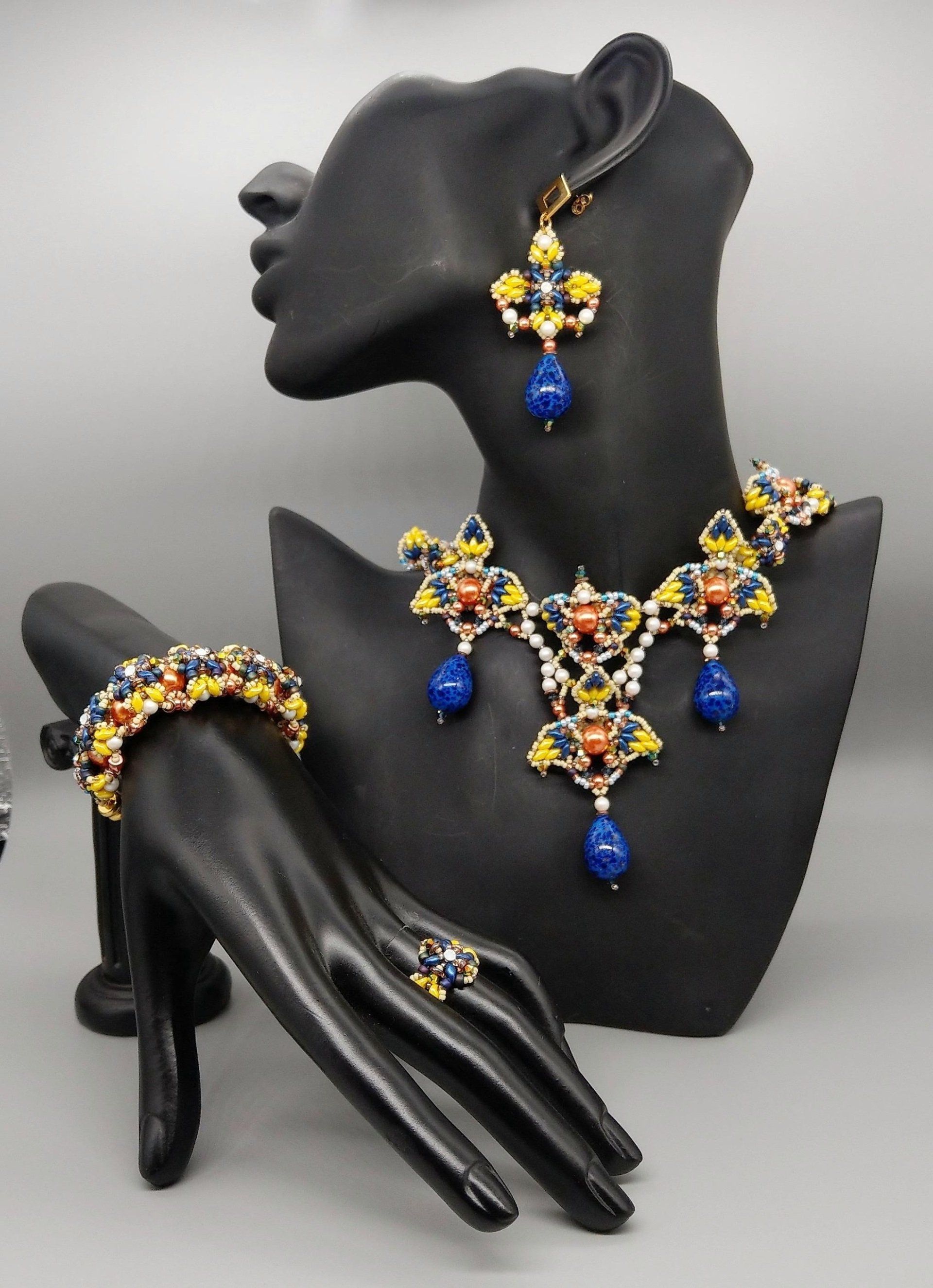 Zum Vergrößern klicken Sie auf das Bild Beki Haley beadsgonewild Flaming jewels Swarovski Rivoli