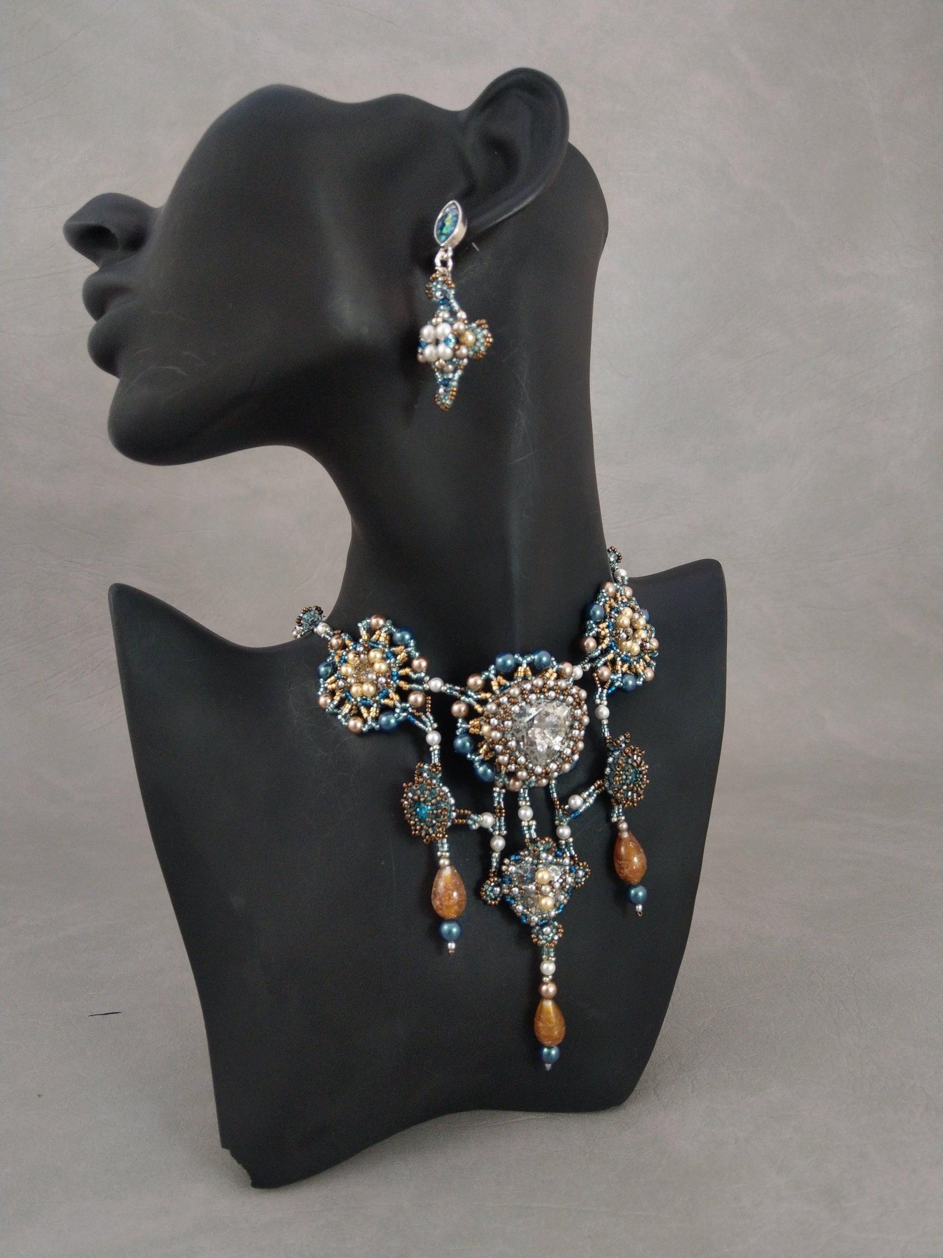 Zum Vergrößern klicken Sie auf das Bild Anja Schlotman Treasures a la Blanche gone bijoux