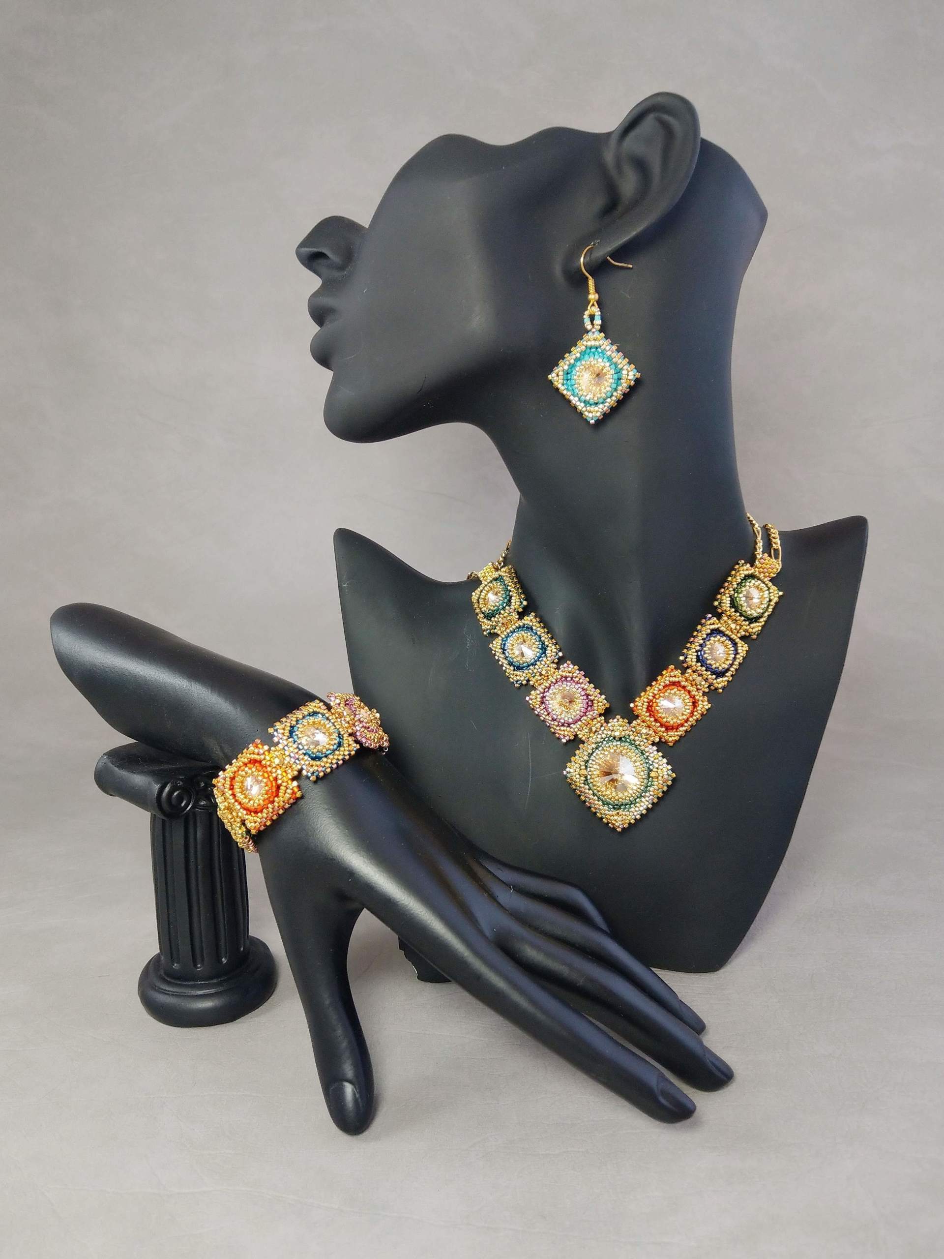 Zum Vergrößern klicken Sie auf das Bild Beki Haley beadsgonewild Flaming jewels Swarovski Rivoli