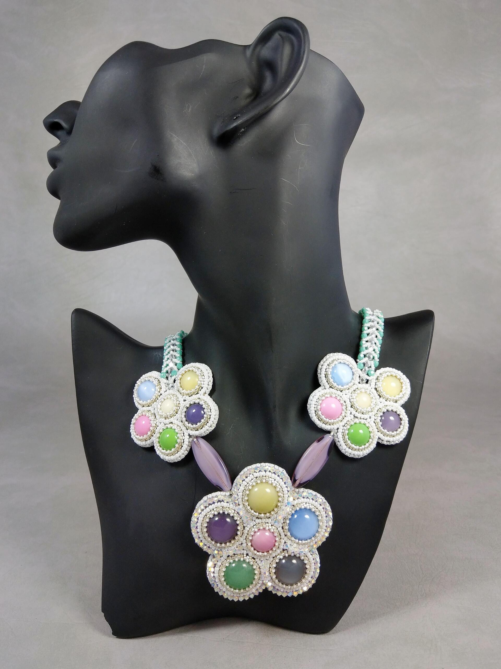 Zum Vergrößern klicken Sie auf das Bild Michaela Geppert Pepuco La flor pastel embroidery