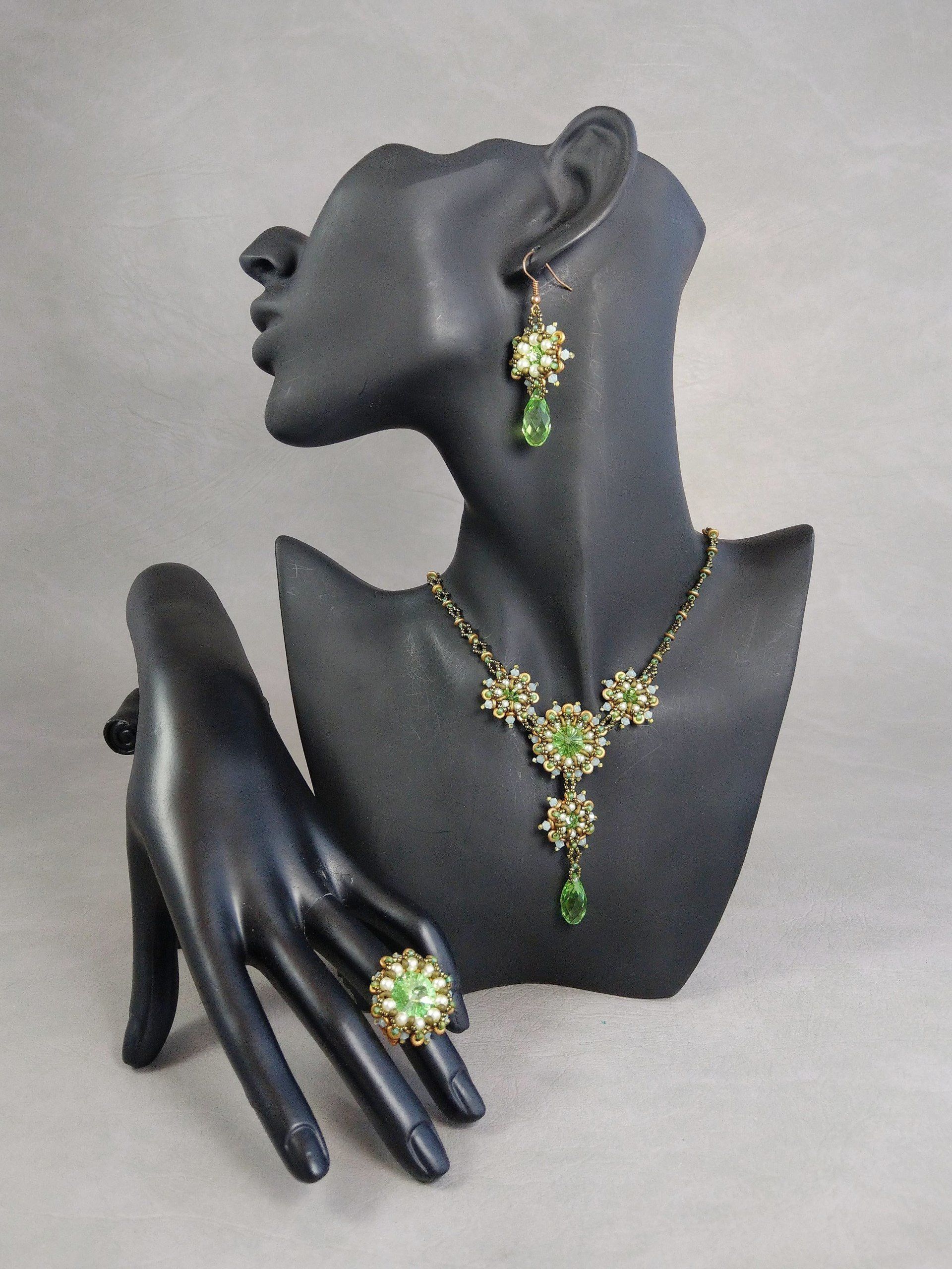 Zum Vergrößern klicken Sie auf das Bild Cindy Holsclaw Beadorigami Annular O necklace Swarovski Rivoli