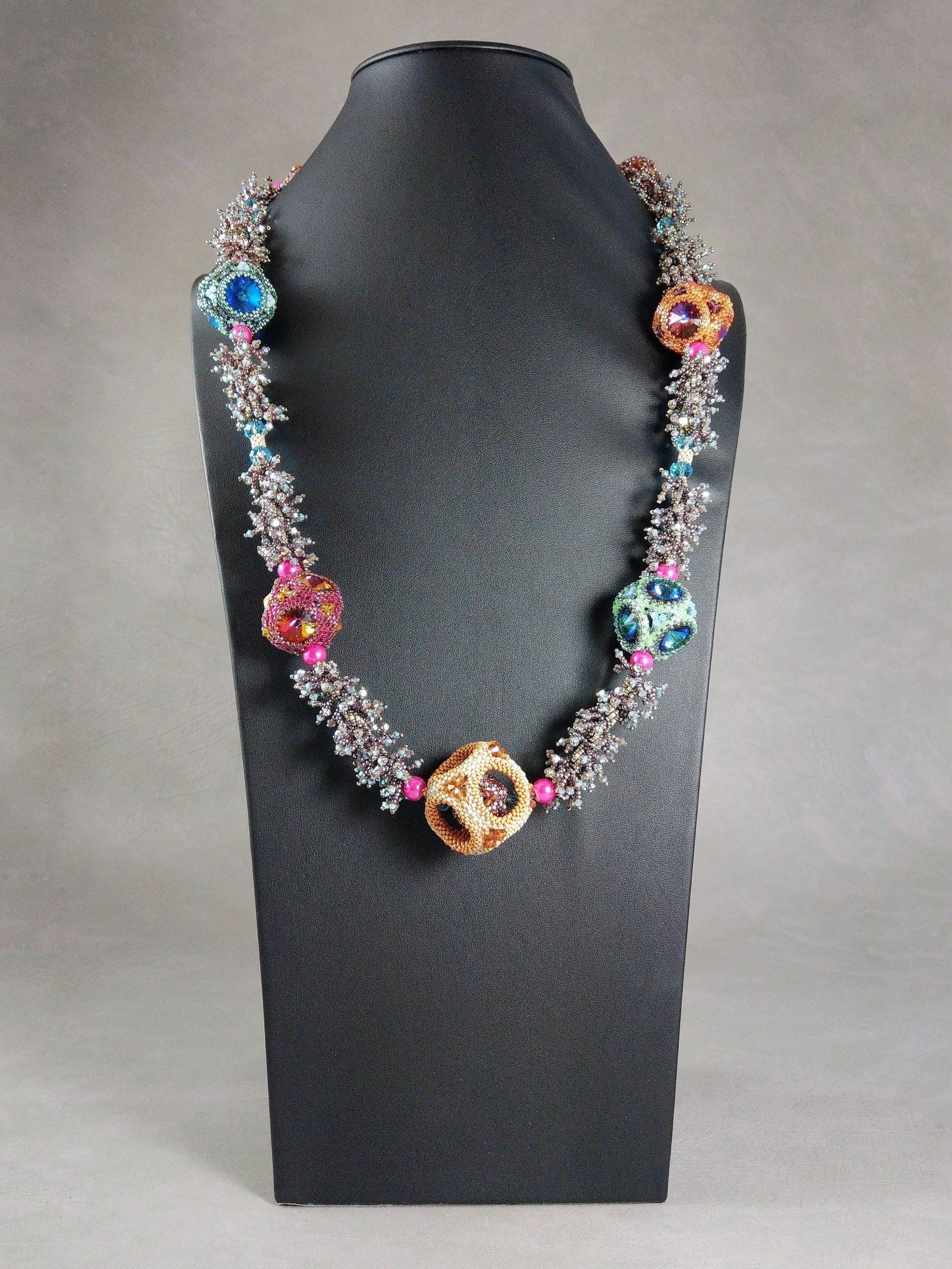 Zum Vergrößern klicken Sie auf das Bild Laura McCabe Kronjuwelen Swarovski Rivoli Bicone