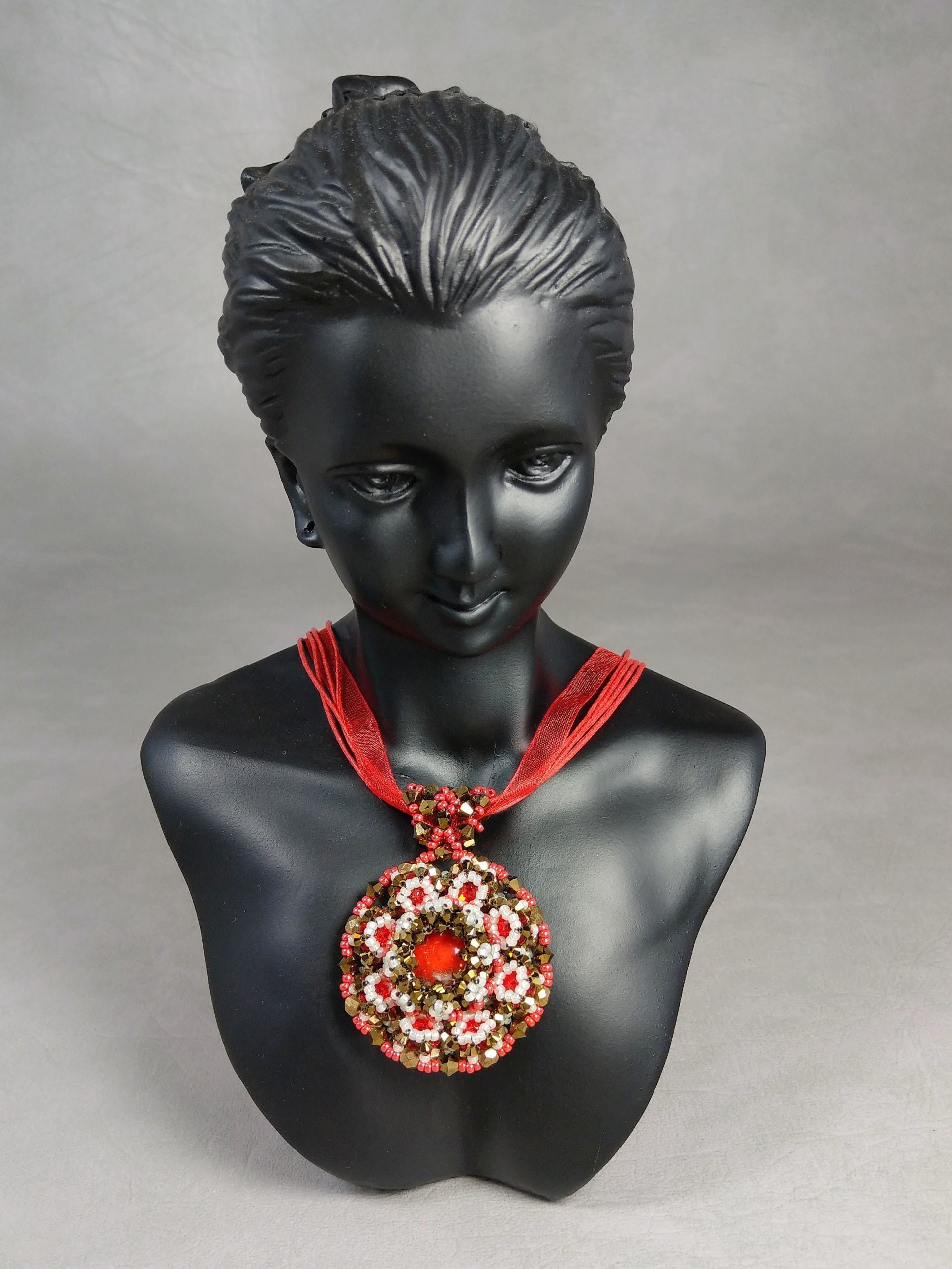 Zum Vergrößern klicken Sie auf das Bild Sabine Reinhardt Solaris Swarovski Chaton Bicone