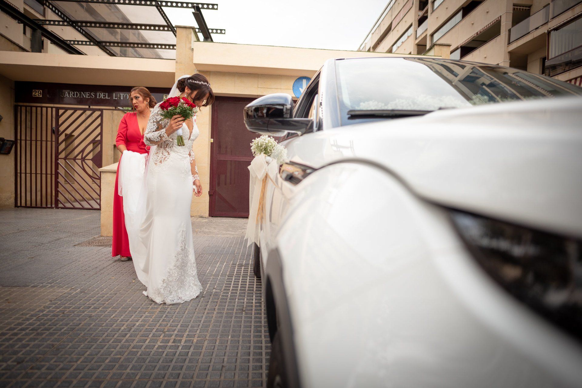 Sara&Rafa Boda Málaga novia subiendo al coche