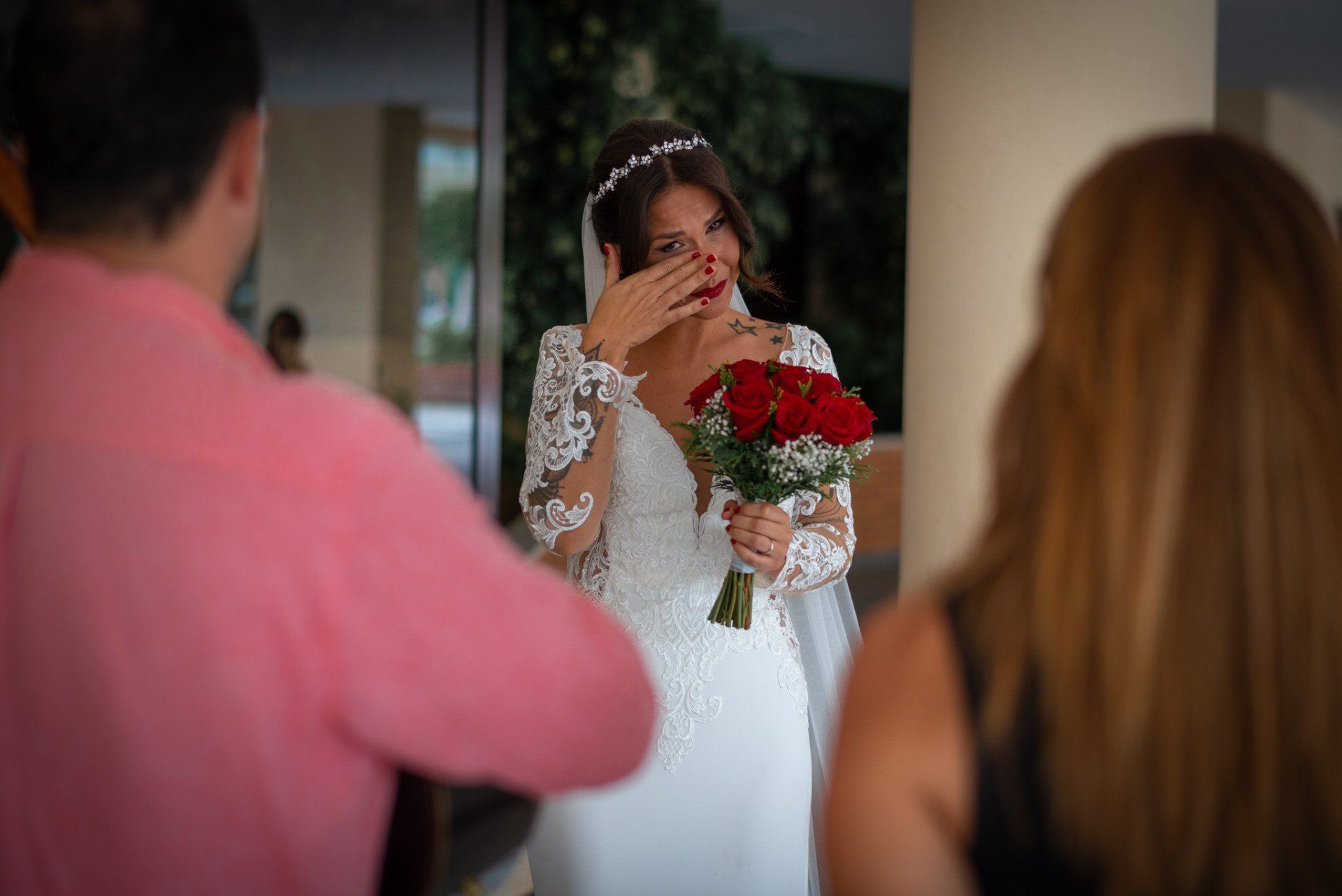 Sara&Rafa Boda Málaga novia emocionada con ramo