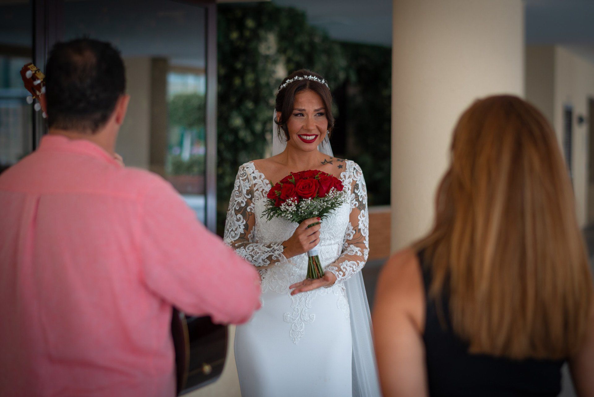 Sara&Rafa Boda Málaga novia emocionada con ramo