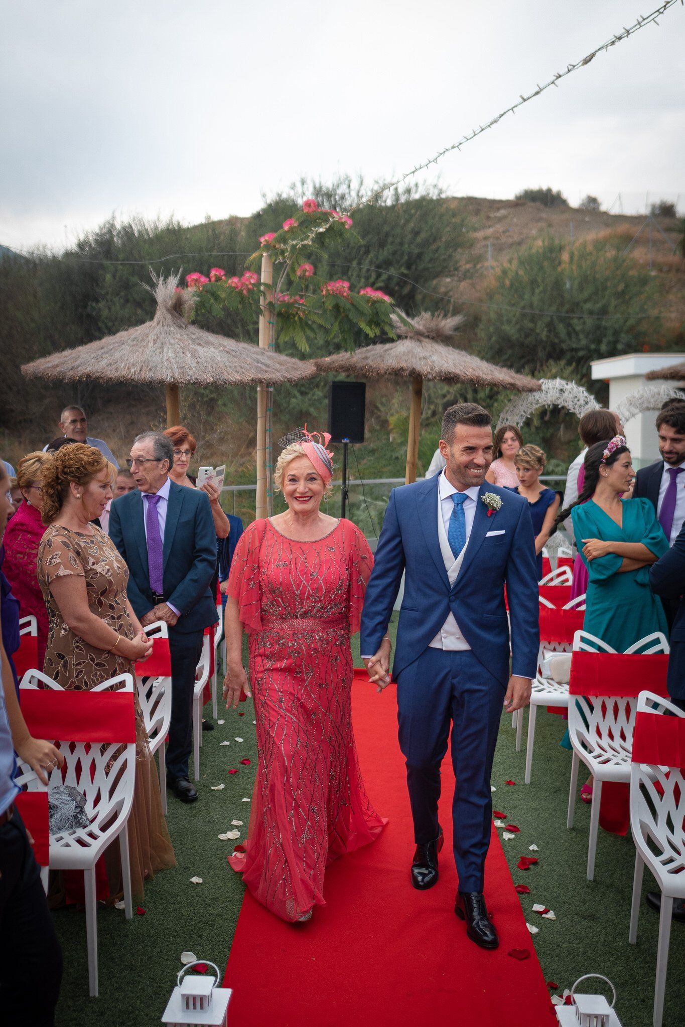 Sara&Rafa Boda en Restaurante La Niña Bonita Málaga novio llegando al altar