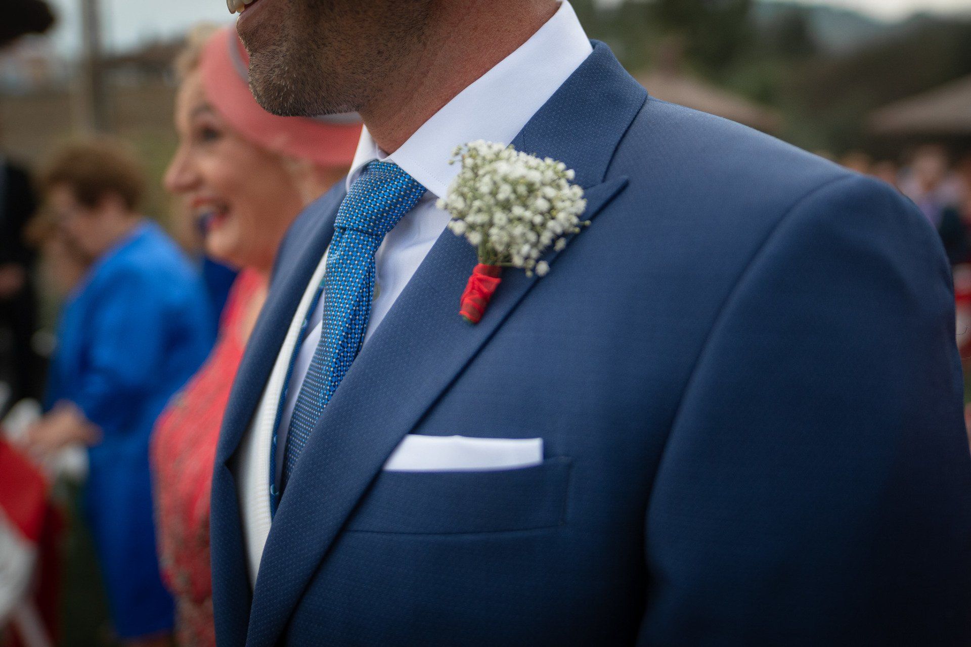 Sara&Rafa Boda en Restaurante La Niña Bonita Málaga detalle ramillete del novio