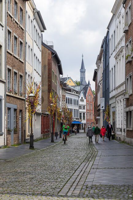 Blick in die Annastraße mit den schönen Altbauten.