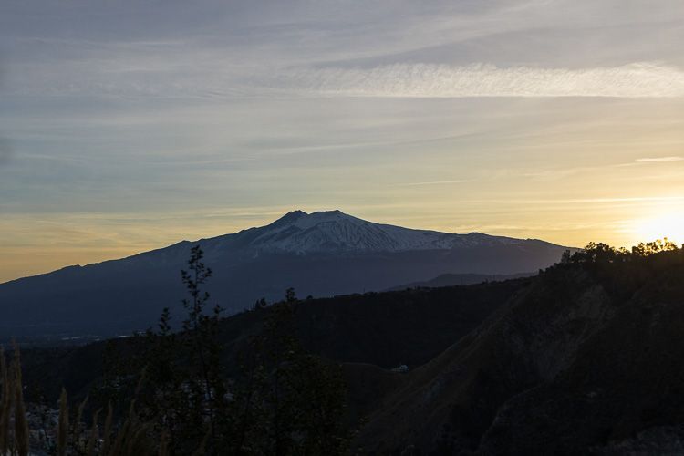 Ätna bei Sonnenuntergang Ätna von Taormina aus bei Sonnenuntergang.