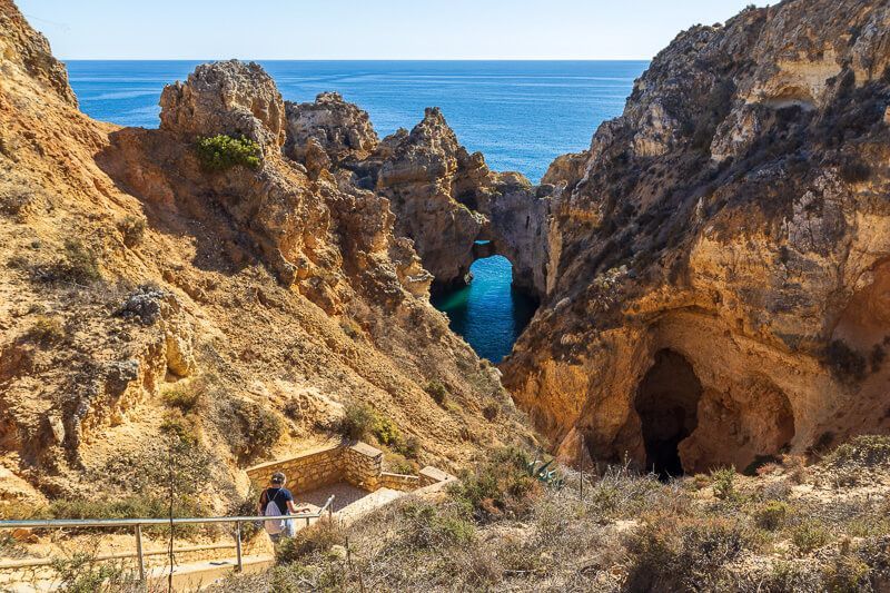Unterwegs an der Sehenswürdigkeit Ponta da Piedade Ponta da Piedade an der Algarve im Süden Portugals.