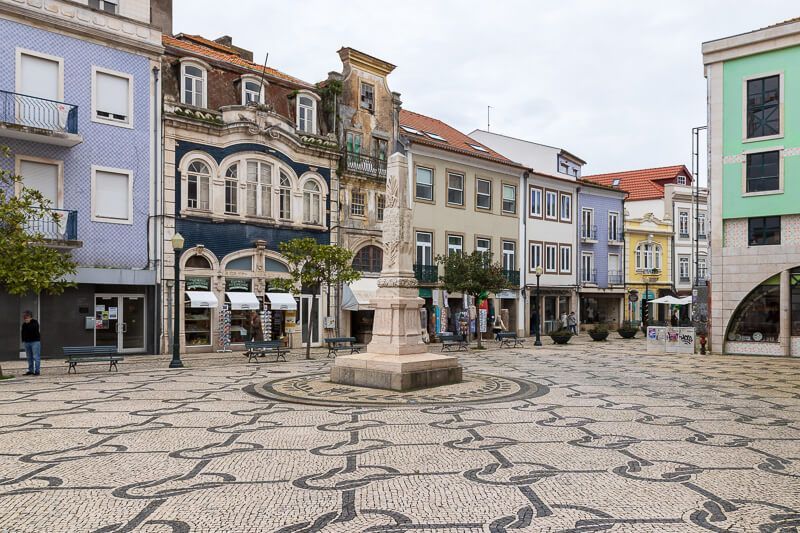 Praça do Doutor Joaquim de Melo Freitas in Aveiro Sehenswerter Platz in der Altstadt von Aveiro mit Jugendstilarchitektur.