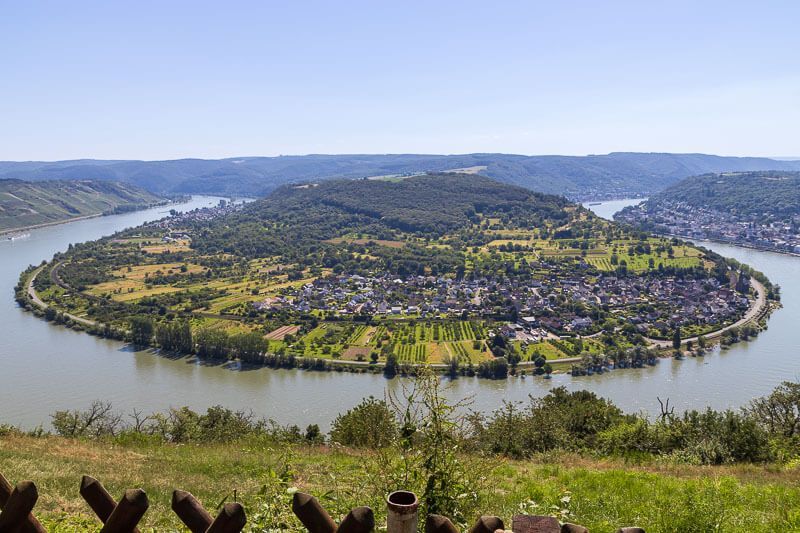 Blick vom Gedeonseck Rheinblick auf den Bopparder Hamm. Blick vom Gedeonseck auf den Bopparder Hamm bei schönstem Sommerwetter.