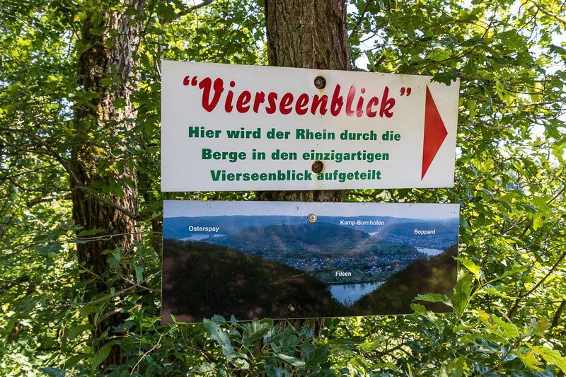 Infoschild über den Vierseenblick. Infoschild an einem zum Vierseenblick bei Boppard.