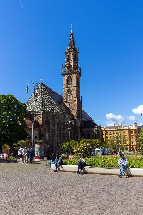 Sehenswürdigkeit Dom Maria Himmelfahrt in Bozen Der Dom Maria Himmelfahrt steht in Bozen am Waltherplatz und ist die Stadtpfarrkirche.