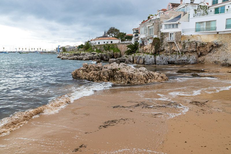 Strand Praia da Rainha Kleine Bucht Praia da Rainha in Cascais.