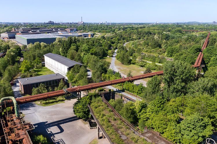 Aussicht vom Hochofen 5 Aussicht über das grüne Duisburg und seiner Industrie vom Hochofen 5 im Landschaftspark Duisburg-Nord.