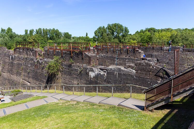 Klettergarten Klettergarten an einem ehemaligen Bunker im Landschaftspark Duisburg-Nord.